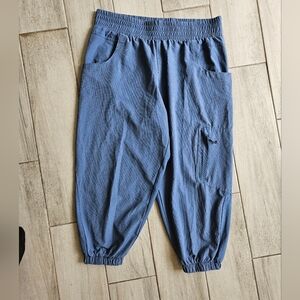 ⭐️4/$10-Avalanche Womens Medium Capris